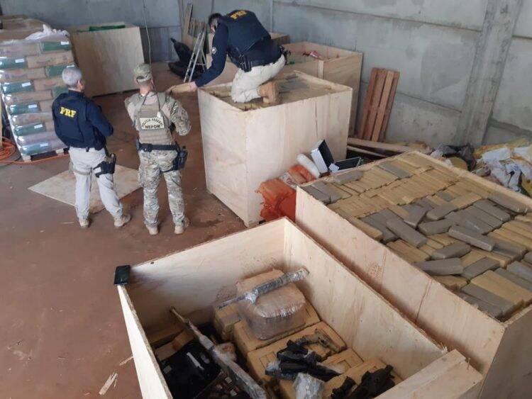 Contrabando de cigarros está associado ao tráfico internacional de drogas, armas e munições