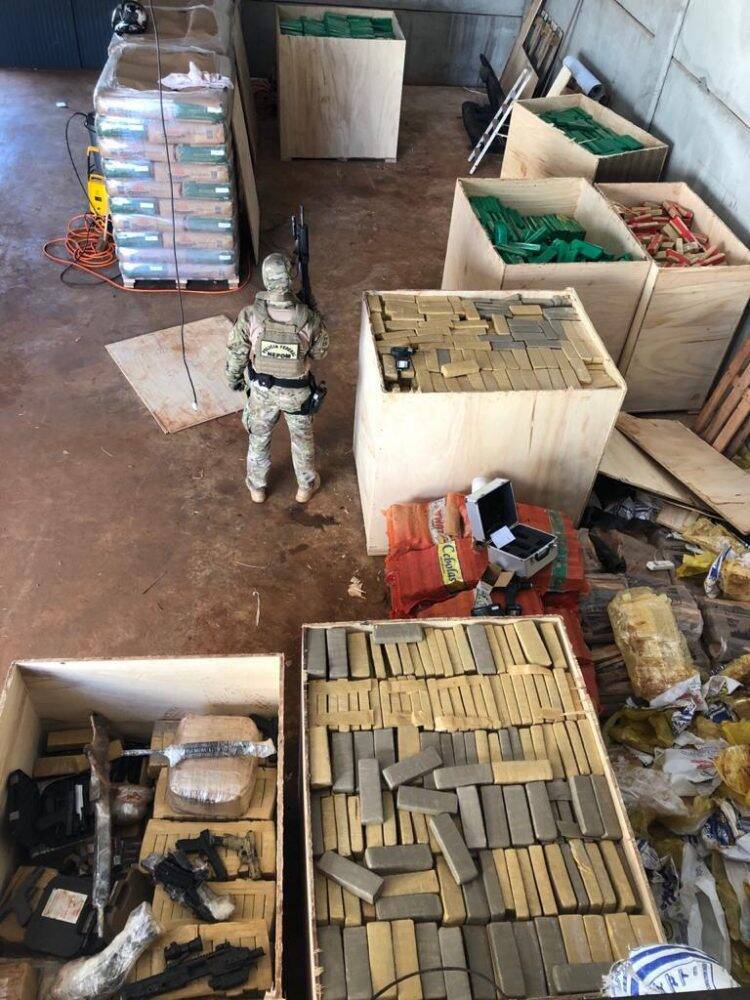 Contrabando de cigarros está associado ao tráfico internacional de drogas, armas e munições