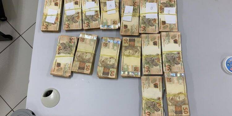 Receita Federal apreende mercadorias e dinheiro na Ponte da Amizade