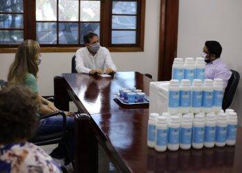 Prefeitura recebe doação de álcool glicerinado 80% da Unila