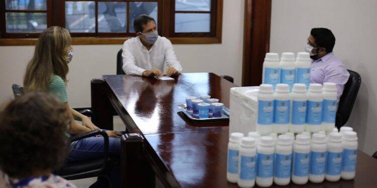 Prefeitura recebe doação de álcool glicerinado 80% da Unila