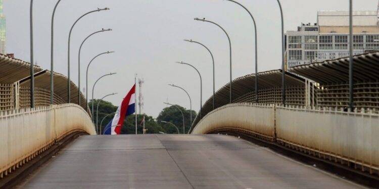 Por feriado de páscoa, Paraguai fecha fronteira para o tráfego de cargas