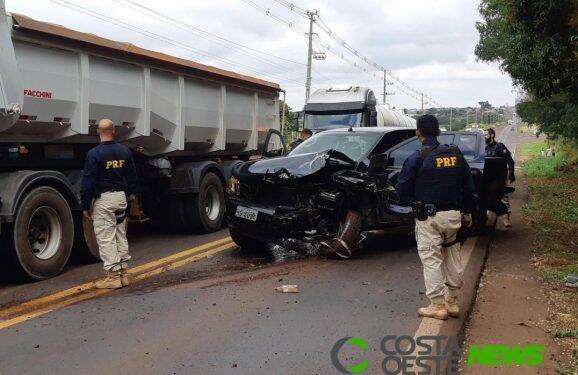 Câmera de viatura flagra acidente após fuga com caminhonete roubada