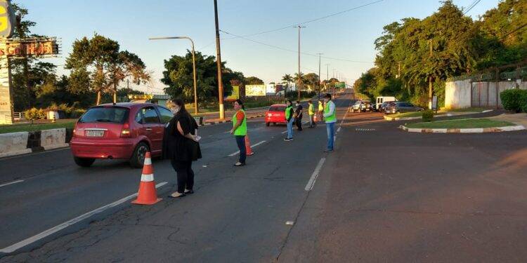 Blitz em Foz do Iguaçu orienta sobre uso de máscaras de proteção