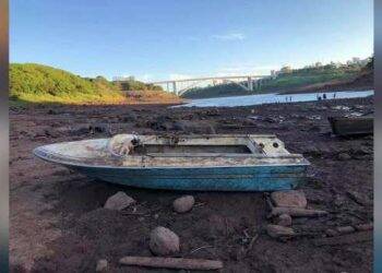 Estiagem revela paisagem inusitada no Rio Paraná, em Foz do Iguaçu; veja imagens