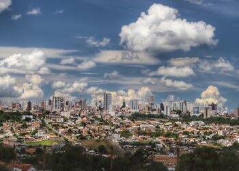 Atividade econômica cai 28,8% no Paraná entre março e abril