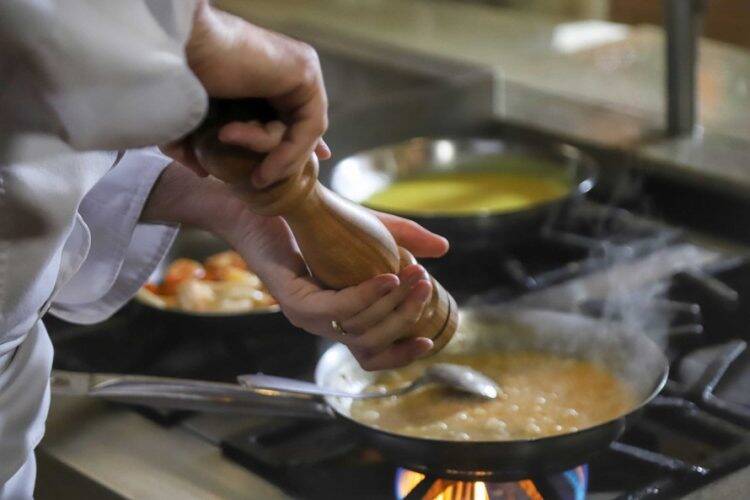 Atividade econômica cai 28,8% no Paraná entre março e abril