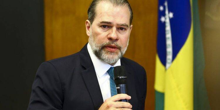 Presidente do STF defende isolamento diagonal e fala em retorno gradual ao trabalho
