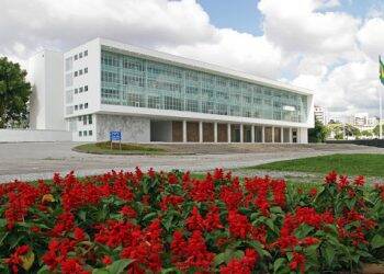 Governo estadual e municípios encaminham nota para associações comerciais