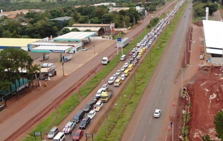 Paraguaios protestam em favor do prefeito Miguel Prieto em Ciudad del Este