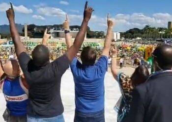 Bolsonaro vai com empresários ao STF para pedir retomada da economia