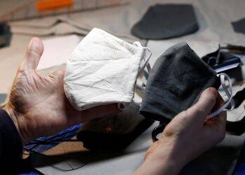 Produção de máscaras cria alternativa para negócios