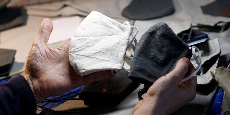 Produção de máscaras cria alternativa para negócios