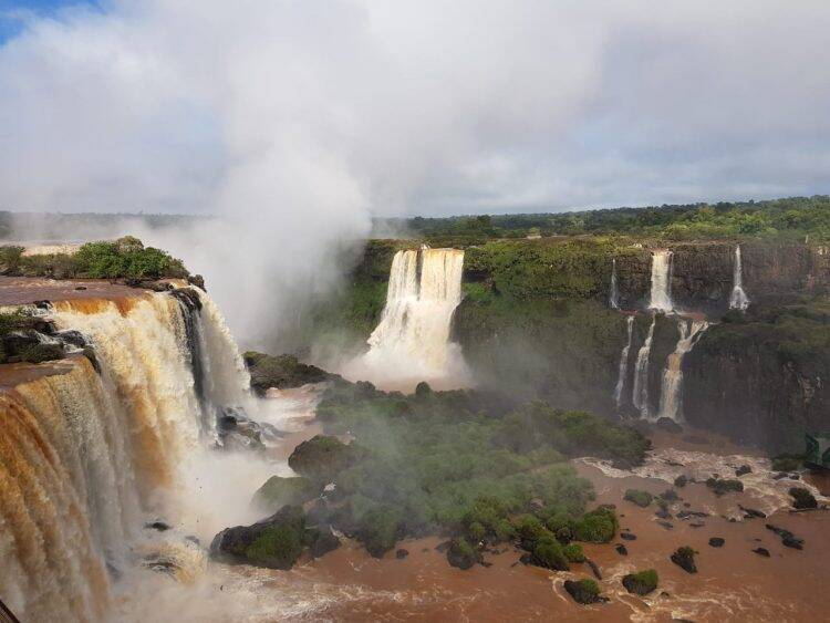 Cataratas do Iguaçu registra vazão de 1 milhão de litros por segundo