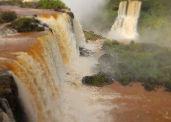Cataratas do Iguaçu registra vazão de 1 milhão de litros por segundo