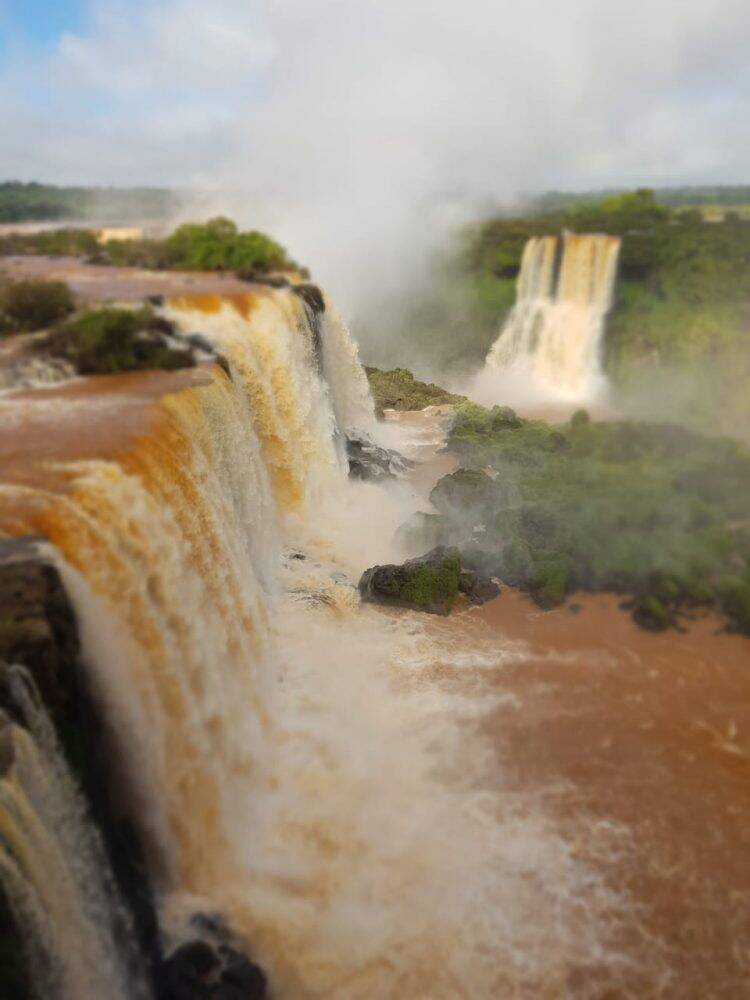 Cataratas do Iguaçu registra vazão de 1 milhão de litros por segundo