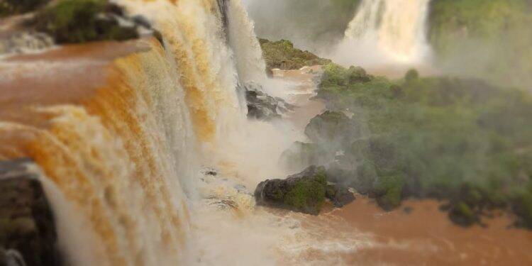 Cataratas do Iguaçu registra vazão de 1 milhão de litros por segundo