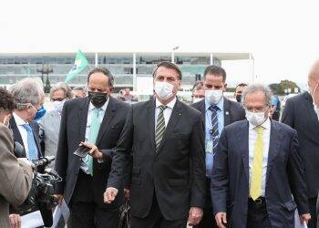 Bolsonaro vai com empresários ao STF para pedir retomada da economia