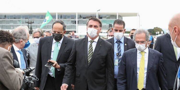 Bolsonaro vai com empresários ao STF para pedir retomada da economia