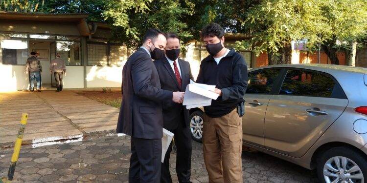 Polícia cumpre mandados para apurar suposta fraude em iluminação em Foz do Iguaçu