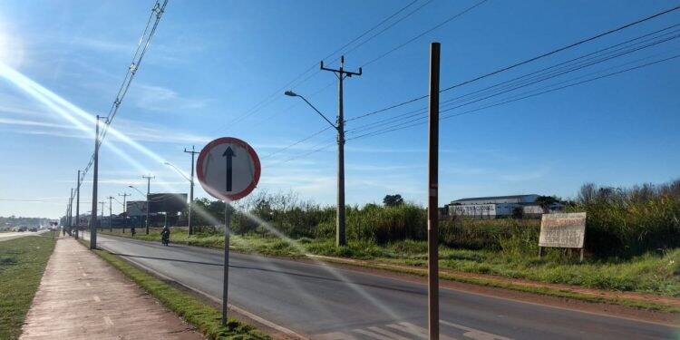 Placas indicando mão única na Sérgio Gasparetto foram furtadas