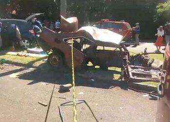 Motorista estava a 134 quilômetros em acidente com três mortes na Avenida Paraná, diz perícia