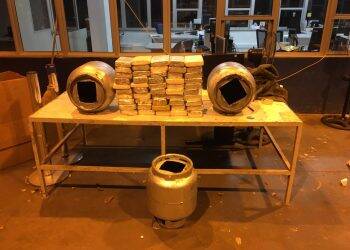 Exército apreende drogas e cigarros às margens do Rio Paraná