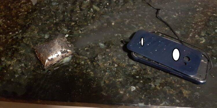 Celular da Rádio Cultura explode durante carregamento