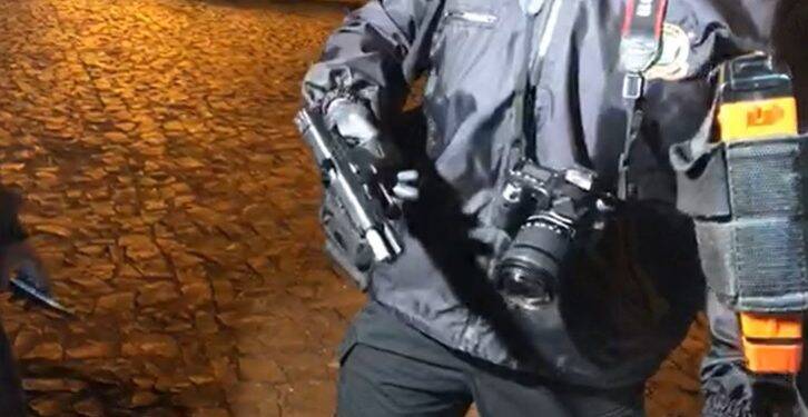 Duas armas são encontradas dentro de residência onde casal foi atingido