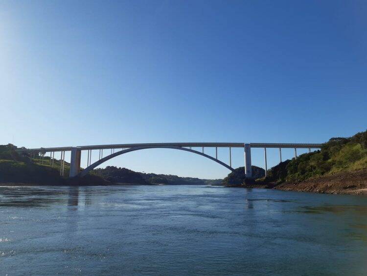 Confira as imagens do Rio Paraná, região da Ponte, neste domingo, 10