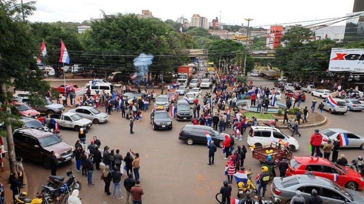 Paraguaios protestam em favor do prefeito Miguel Prieto em Ciudad del Este