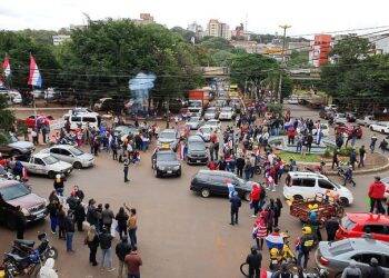 Paraguaios protestam em favor do prefeito Miguel Prieto em Ciudad del Este