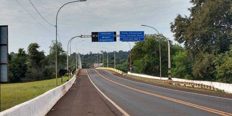 Com baixa adesão, argentinos adiam manifestação por abertura da Ponte
