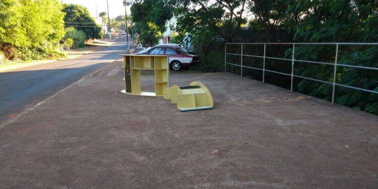 População denuncia descarte de lixo na Rua Tibagi