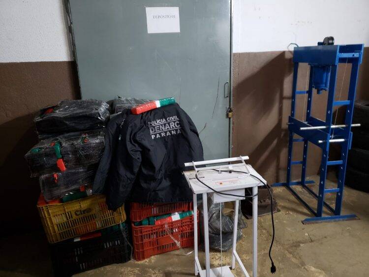 Criminosos tentam fugir da polícia, sofrem acidente e são presos no centro de Foz