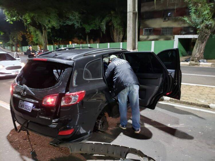 Criminosos tentam fugir da polícia, sofrem acidente e são presos no centro de Foz