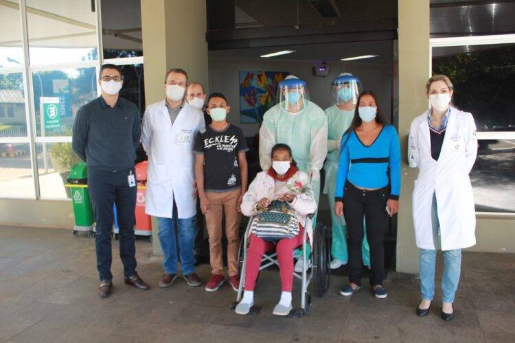 Costa Cavalcanti registra quarta alta de paciente com covid-19, a primeira pelo SUS