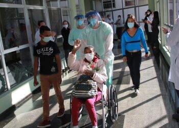 Costa Cavalcanti registra quarta alta de paciente com covid-19, a primeira pelo SUS