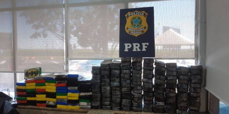 PRF encontra cocaína e crack escondidos em ônibus na BR-277, em Santa Terezinha