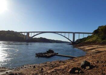 Confira as imagens do Rio Paraná, região da Ponte, neste domingo, 10