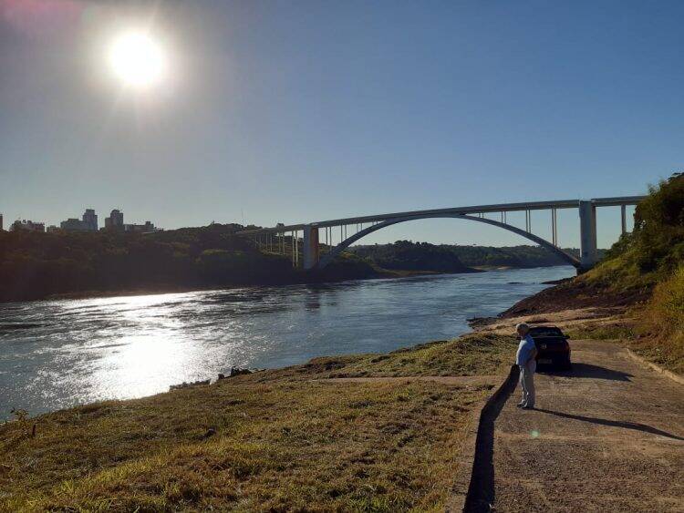 Confira as imagens do Rio Paraná, região da Ponte, neste domingo, 10