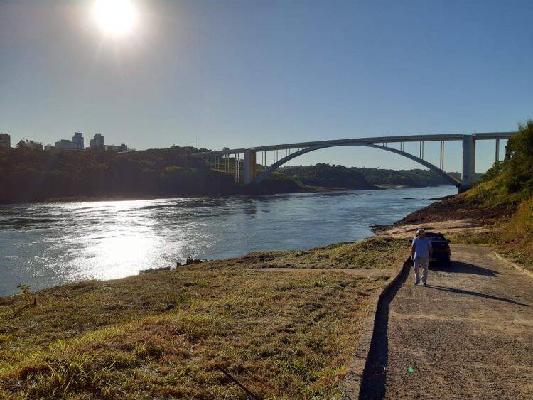Confira as imagens do Rio Paraná, região da Ponte, neste domingo, 10