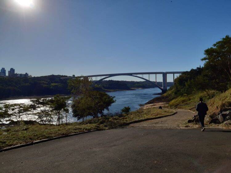 Confira as imagens do Rio Paraná, região da Ponte, neste domingo, 10