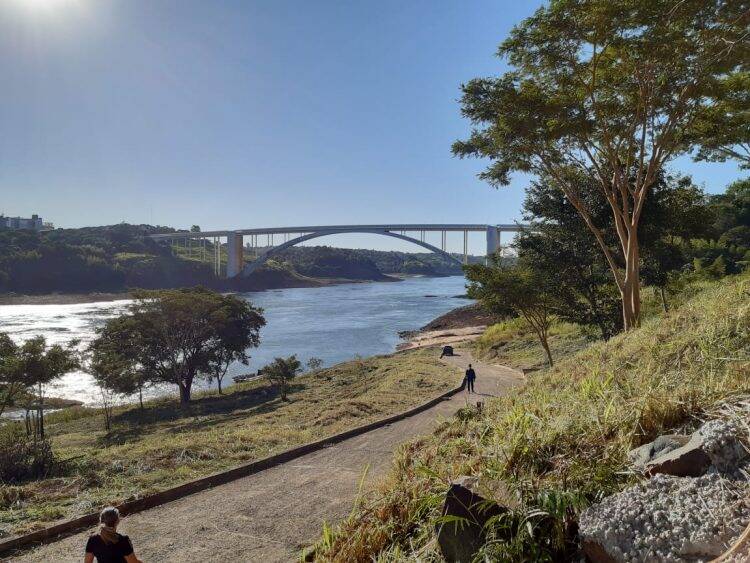 Confira as imagens do Rio Paraná, região da Ponte, neste domingo, 10
