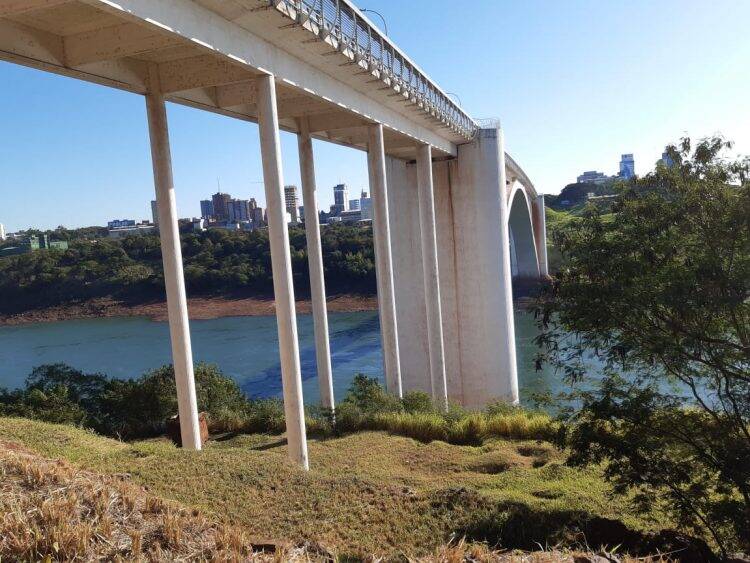 Confira as imagens do Rio Paraná, região da Ponte, neste domingo, 10