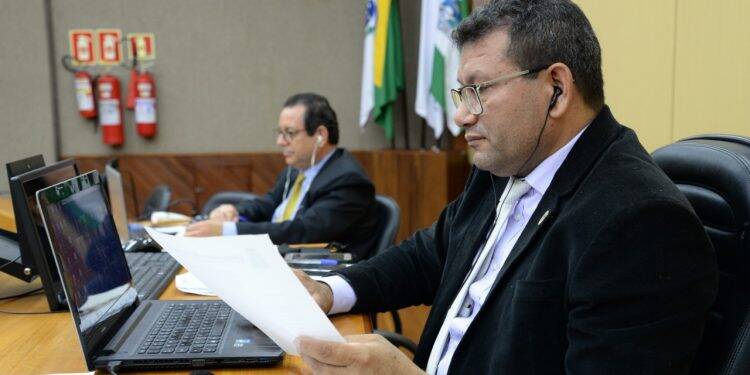 Vereadores aprovam emendas ao projeto sobre contratações temporárias