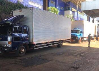 Comboio de caminhões com fundos falsos é apreendido na Ponte da Amizade