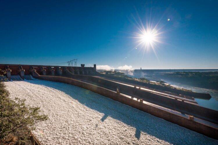 Vertimento de Itaipu garante navegabilidade no Paraguai e Argentina, até fim do mês