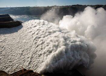 Vertimento de Itaipu garante navegabilidade no Paraguai e Argentina, até fim do mês