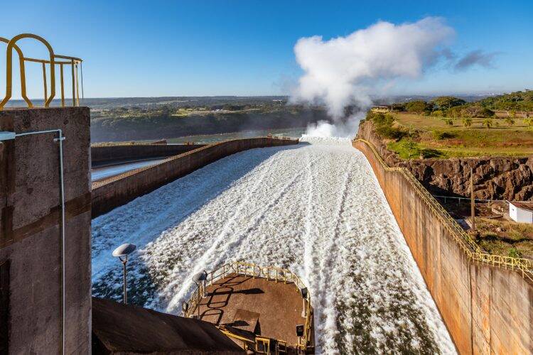 Vertimento de Itaipu garante navegabilidade no Paraguai e Argentina, até fim do mês